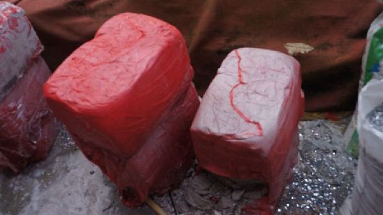 废渣已凝结成块