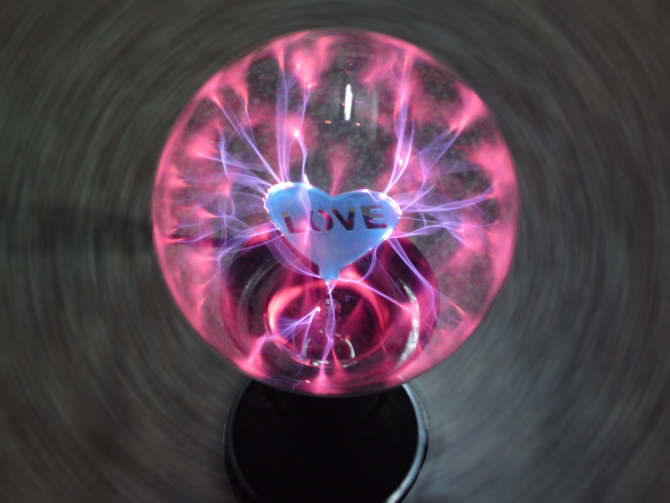 声控离子水晶球