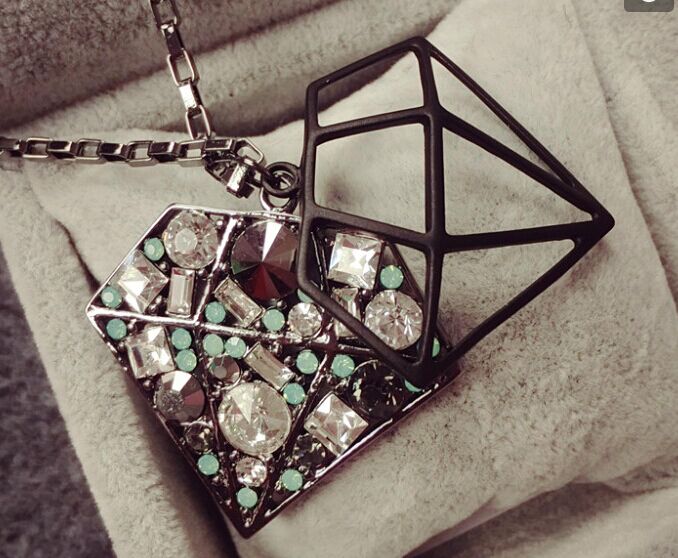 镂空立体三角形水钻毛衣链3