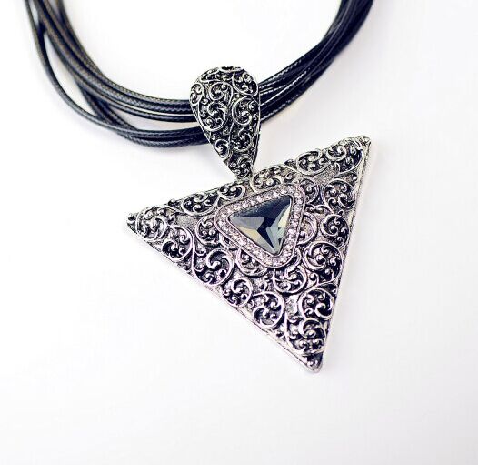 立体三角形水晶项链2