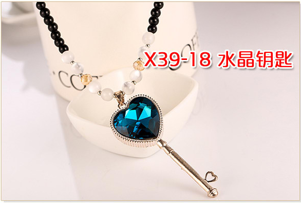 韩版时尚水晶钥匙毛衣链2