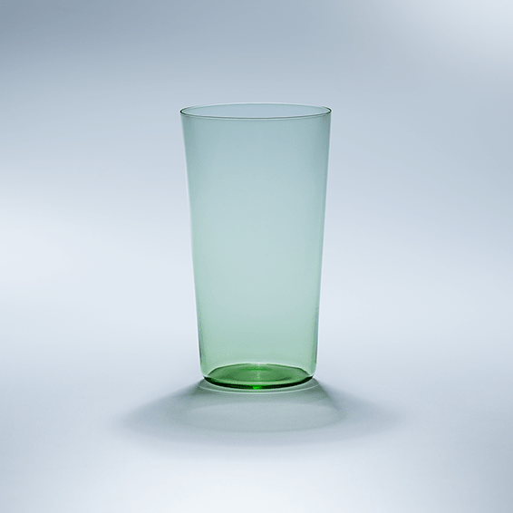 透明だけでなく、カラフルな薄造り製品をつくることができます。